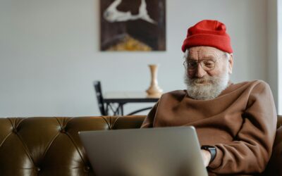 Easy Digital Literacy Tips to Help Seniors Stay Connected Online